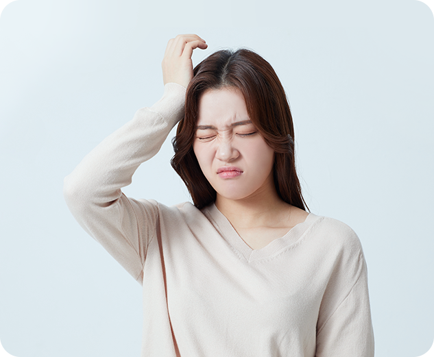 두통을 호소하는 여성